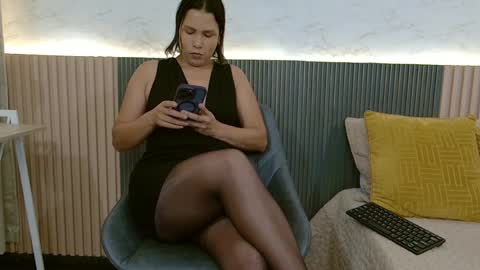 luna_valle online show from April 4, 8:17 pm