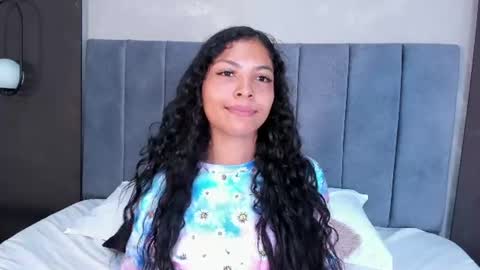 Snapshot of luna_varela_ chatting on June 17, 1:45 pm luna_varela_ online show from June 17, 1:45 pm