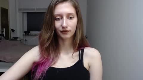 L U N A  online show from December 3, 6:54 am