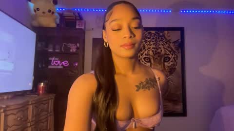 lunaa_11 online show from November 15, 8:27 pm