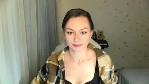 Snapshot of lunaa_bluee chatting on November 25, 9:04 pm lunaa_bluee online show from November 25, 9:04 pm