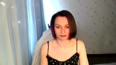 Snapshot of lunaa_bluee chatting on June 6, 4:55 pm lunaa_bluee online show from June 6, 4:55 pm