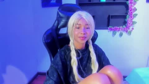 lunna online show from February 11, 3:33 am