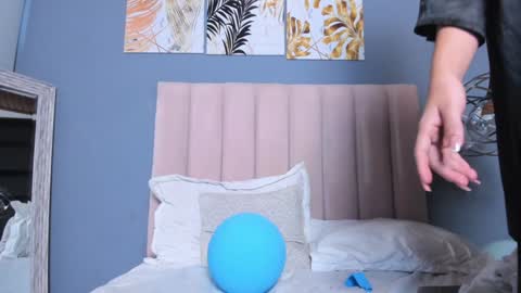 Luna  online show from December 24, 2:54 pm