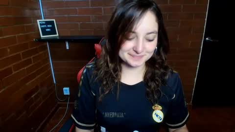 lunaa_m_ online show from February 12, 2:21 pm