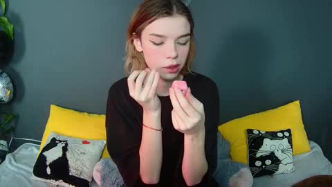 Snapshot of lunaastar_ chatting on December 3, 8:16 am lunaastar_ online show from December 3, 8:16 am