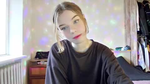 Snapshot of lunaastar_ chatting on December 6, 12:05 pm lunaastar_ online show from December 6, 12:05 pm