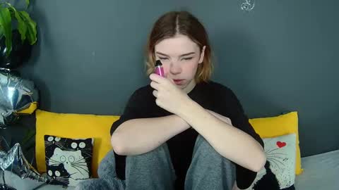 Snapshot of lunaastar_ chatting on December 11, 10:14 am lunaastar_ online show from December 11, 10:14 am