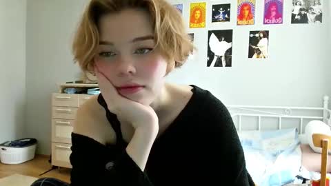 Snapshot of lunaastar_ chatting on March 9, 8:07 am lunaastar_ online show from March 9, 8:07 am