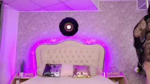 lunababe_ online show from January 14, 12:33 pm