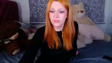 Luna give me a thumbs up please online show from February 21, 9:38 pm