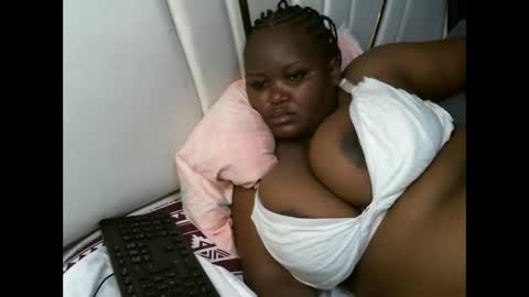 lunabloom01 online show from December 15, 1:21 am