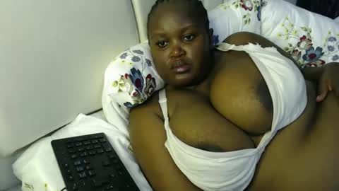 lunabloom01 online show from February 1, 11:09 am