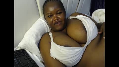 lunabloom01 online show from February 4, 10:21 am