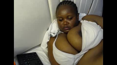 lunabloom01 online show from February 5, 4:55 pm