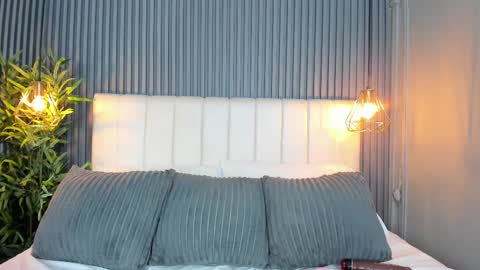 Luna  online show from October 8, 6:05 pm