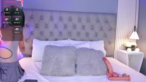 Luna  online show from December 18, 5:19 pm