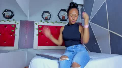 Snapshot of lunabroonks chatting on February 4, 8:25 pm Luna online show from February 4, 8:25 pm