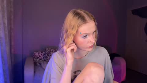 Snapshot of lunacyy chatting on September 10, 4:07 pm Britney online show from September 10, 4:07 pm
