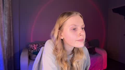 Snapshot of lunacyy chatting on September 11, 3:45 pm Britney online show from September 11, 3:45 pm