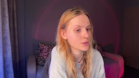Snapshot of lunacyy chatting on September 17, 3:57 pm Britney online show from September 17, 3:57 pm