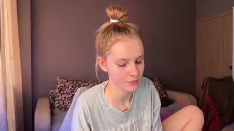 Snapshot of lunacyy chatting on September 18, 5:31 am Britney online show from September 18, 5:31 am