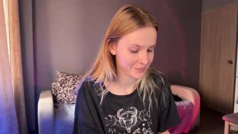 Snapshot of lunacyy chatting on September 20, 5:19 am Britney online show from September 20, 5:19 am