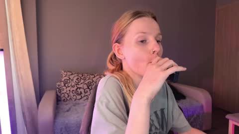 Snapshot of lunacyy chatting on September 27, 5:45 am Britney online show from September 27, 5:45 am