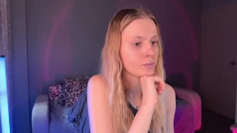 Snapshot of lunacyy chatting on October 1, 2:34 pm Britney online show from October 1, 2:34 pm