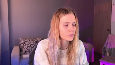 Snapshot of lunacyy chatting on October 3, 7:49 am Britney online show from October 3, 7:49 am