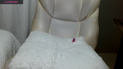 Snapshot of lunadread chatting on October 9, 5:16 am Luna Dread online show from October 9, 5:16 am