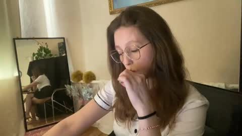 lunafeather online show from April 19, 12:04 pm