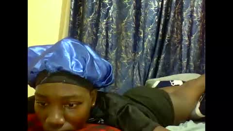 lunah_kitty online show from May 13, 9:06 am