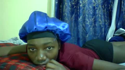 lunah_kitty online show from May 17, 12:19 am
