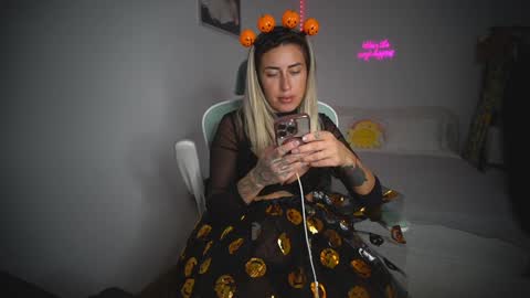 Laura online show from October 31, 10:27 am