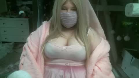 lunalulls online show from March 8, 2:54 pm