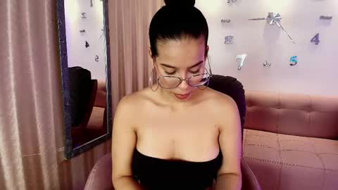 Snapshot of lunamillers_ chatting on April 15, 4:41 am lunamillers_ online show from April 15, 4:41 am