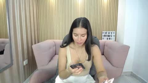 Snapshot of lunamillers_ chatting on April 25, 3:53 am lunamillers_ online show from April 25, 3:53 am