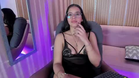 Snapshot of lunamillers_ chatting on May 5, 12:24 pm lunamillers_ online show from May 5, 12:24 pm
