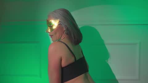 lunamisteriosa_ online show from December 17, 9:59 am