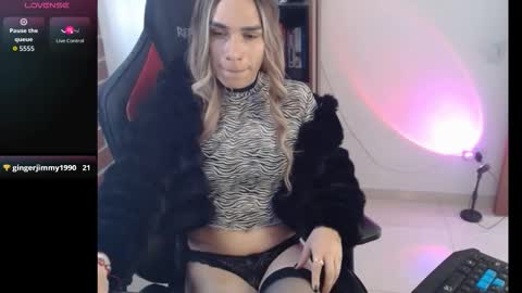 lunamora0 online show from January 15, 2:21 pm