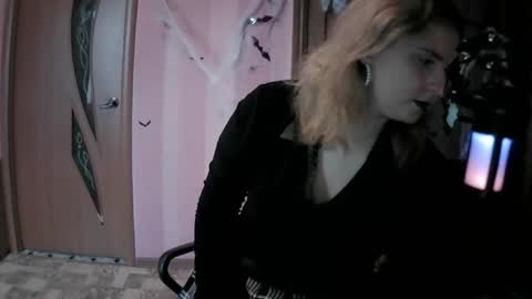 Snapshot of lunamystique_ chatting on November 5, 10:04 am lunamystique_ online show from November 5, 10:04 am