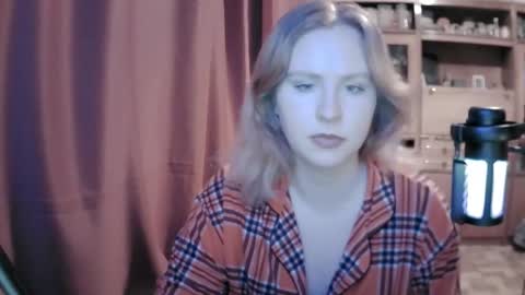 Snapshot of lunamystique_ chatting on February 9, 8:57 pm lunamystique_ online show from February 9, 8:57 pm