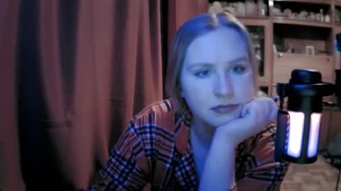 Snapshot of lunamystique_ chatting on February 18, 2:07 am lunamystique_ online show from February 18, 2:07 am