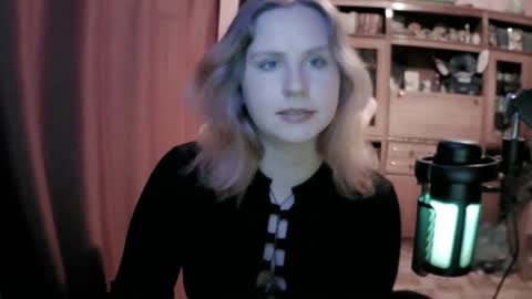 Snapshot of lunamystique_ chatting on April 8, 5:24 pm lunamystique_ online show from April 8, 5:24 pm