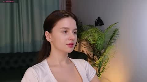 lunaolivia_ online show from November 7, 1:22 pm