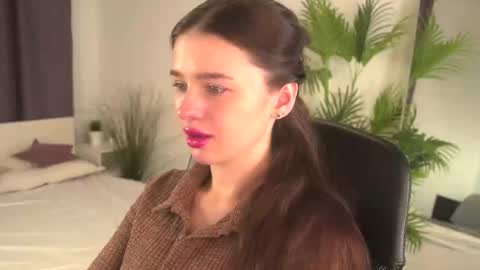 lunaolivia_ online show from November 15, 12:56 pm