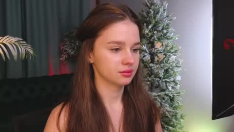 lunaolivia_ online show from January 15, 12:43 pm