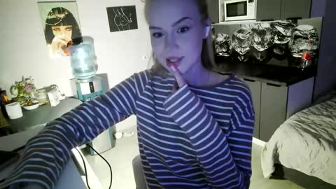 lunapeony online show from February 2, 6:17 pm