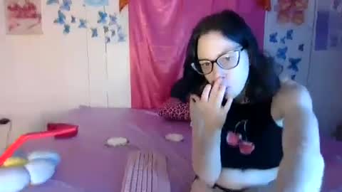 lunaquinn45 online show from December 19, 9:22 pm